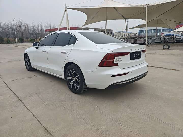 Фото 7 - Volvo S60