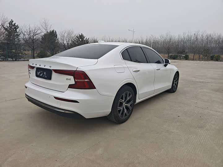 Фото 9 - Volvo S60