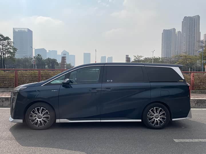 Фото 4 - GAC Trumpchi E9