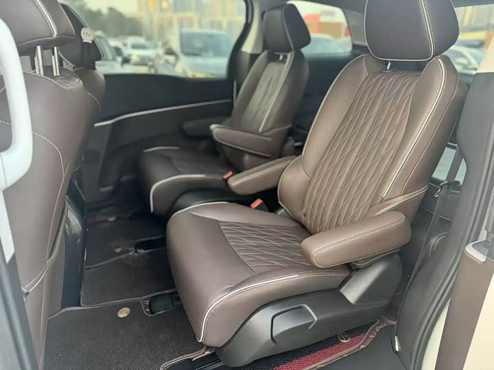 Фото 8 - Buick GL8 ES