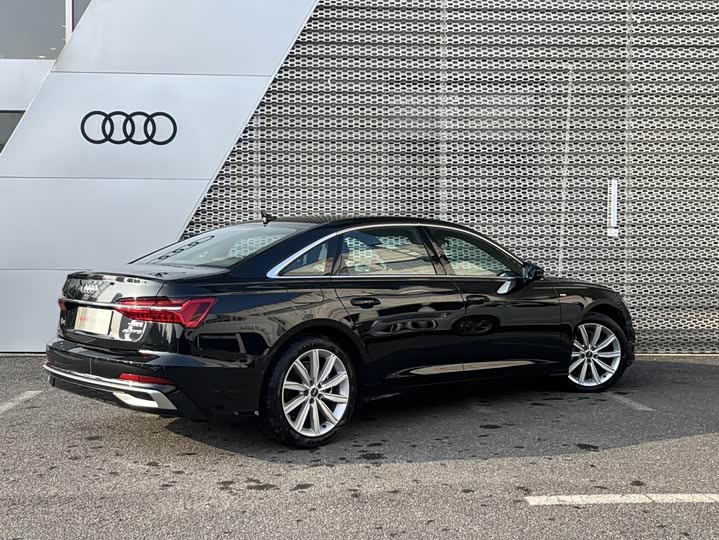Фото 4 - Audi A6L