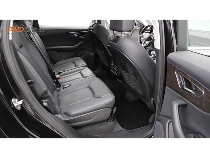 Фото 8 - Audi Q7