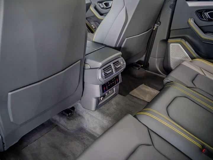 Фото 7 - Lamborghini Urus