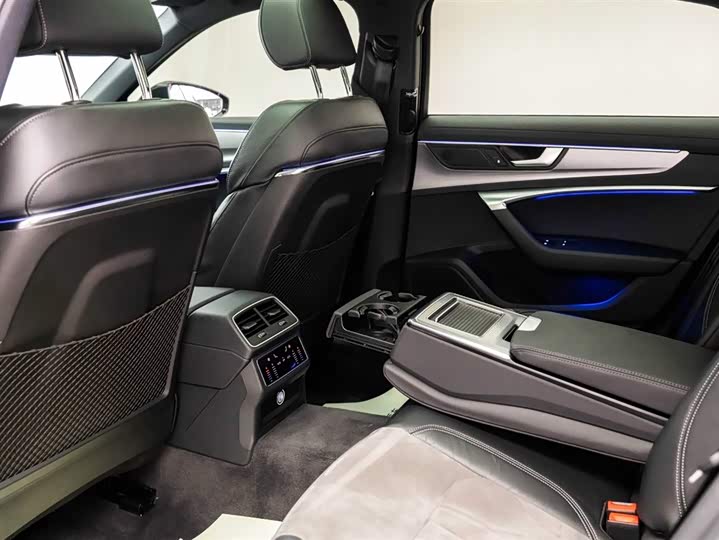 Фото 7 - Audi A6L