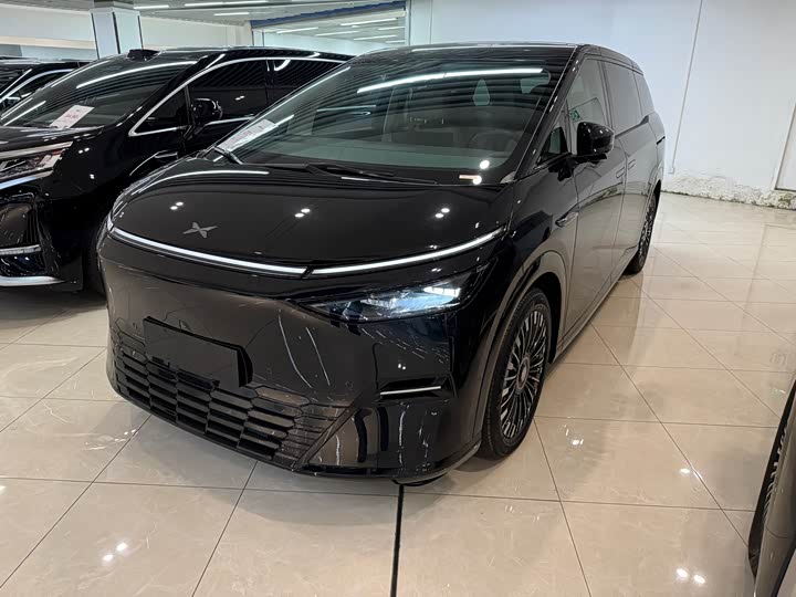 Фото 1 - XPeng X9