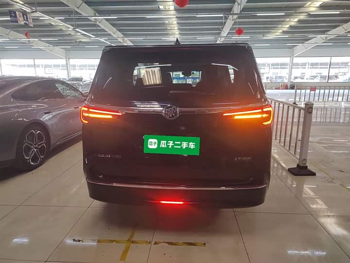 Фото 6 - Buick GL8 ES