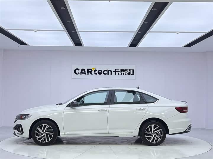 Фото 2 - Volkswagen Lavida