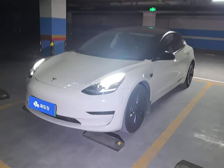 Фото 1 - Tesla Model 3