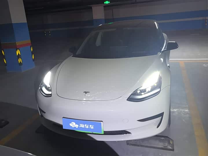 Фото 2 - Tesla Model 3