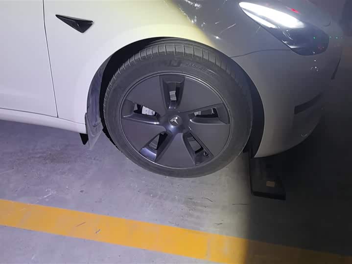 Фото 6 - Tesla Model 3