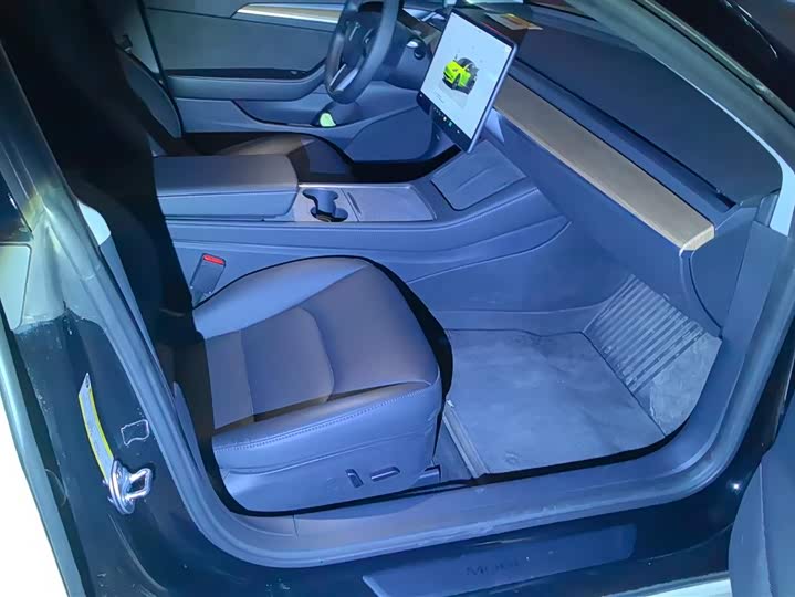 Фото 8 - Tesla Model 3