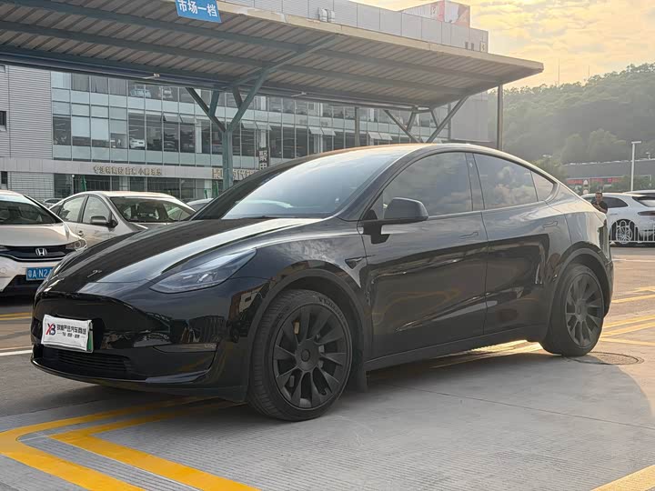 Фото 1 - Tesla Model Y