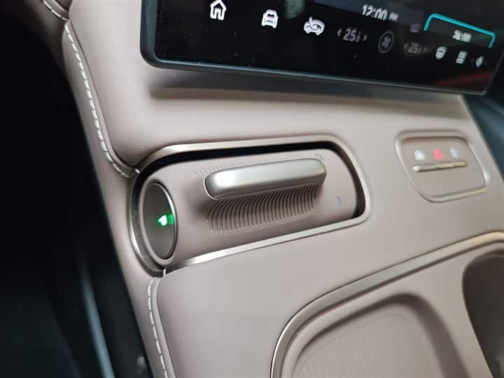 Фото 7 - Nio EC6