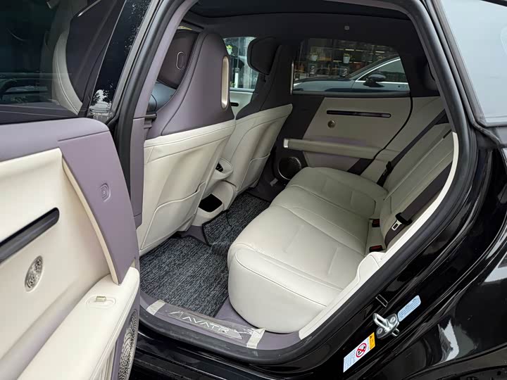 Фото 6 - Avatr 06