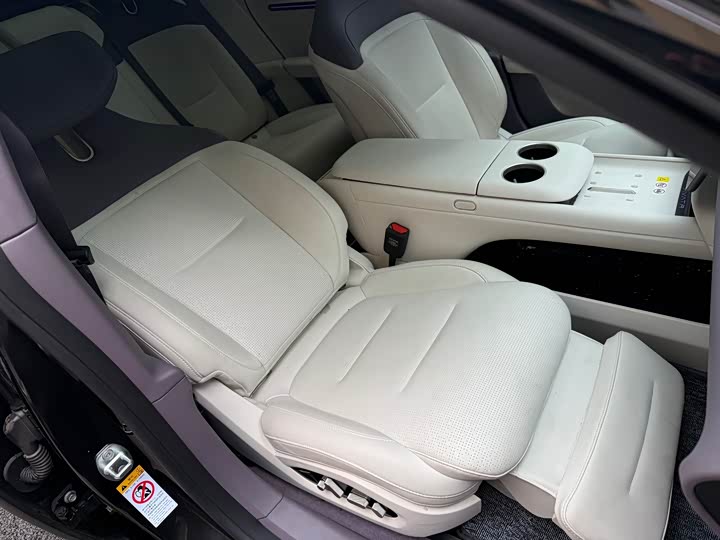 Фото 7 - Avatr 06