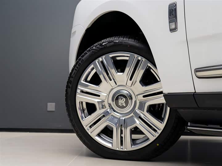 Фото 5 - Rolls-Royce Cullinan