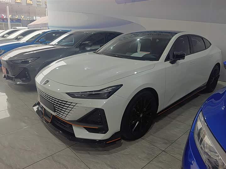 Фото 1 - Changan UNI-V