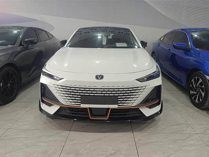 Фото 2 - Changan UNI-V