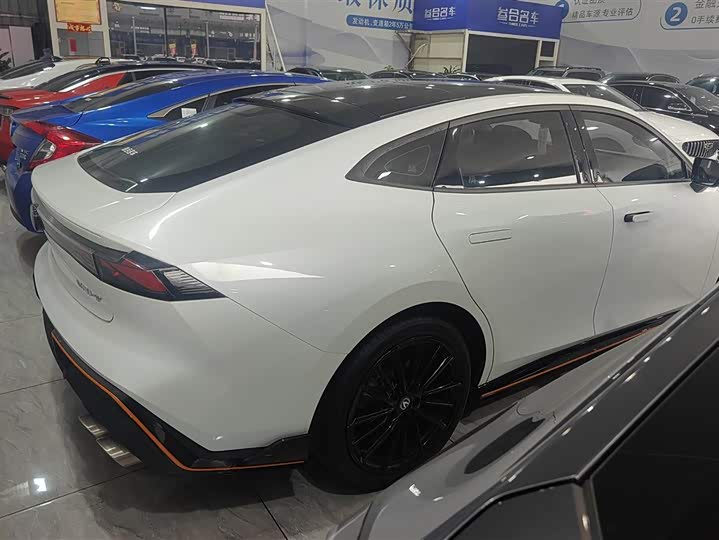 Фото 3 - Changan UNI-V