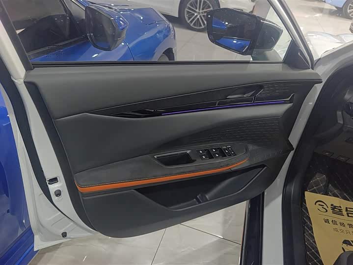 Фото 7 - Changan UNI-V