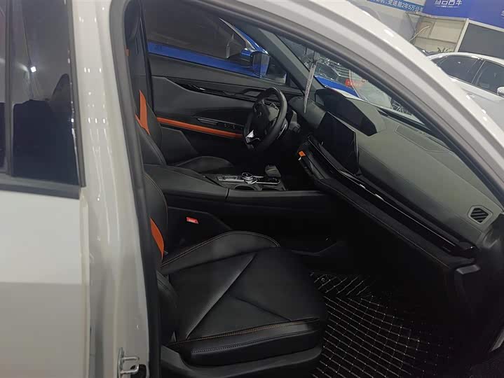 Фото 8 - Changan UNI-V