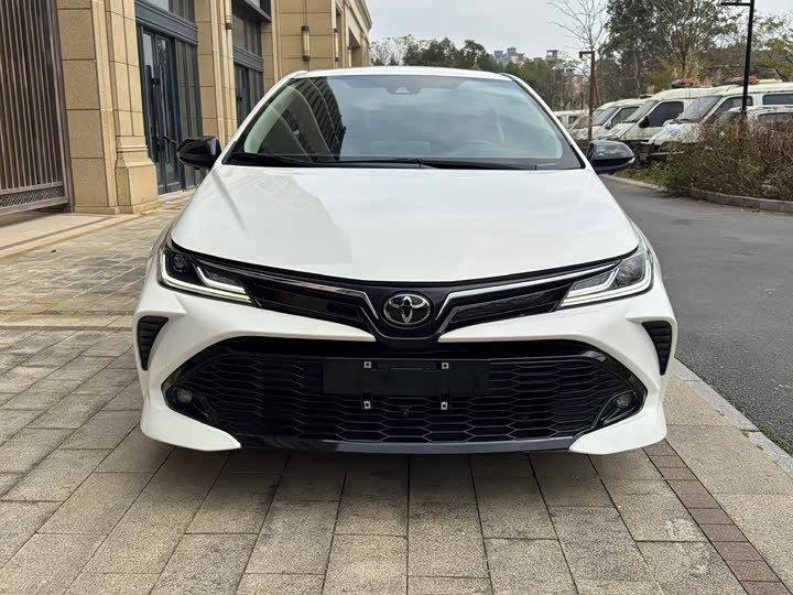 Фото 2 - Toyota Corolla