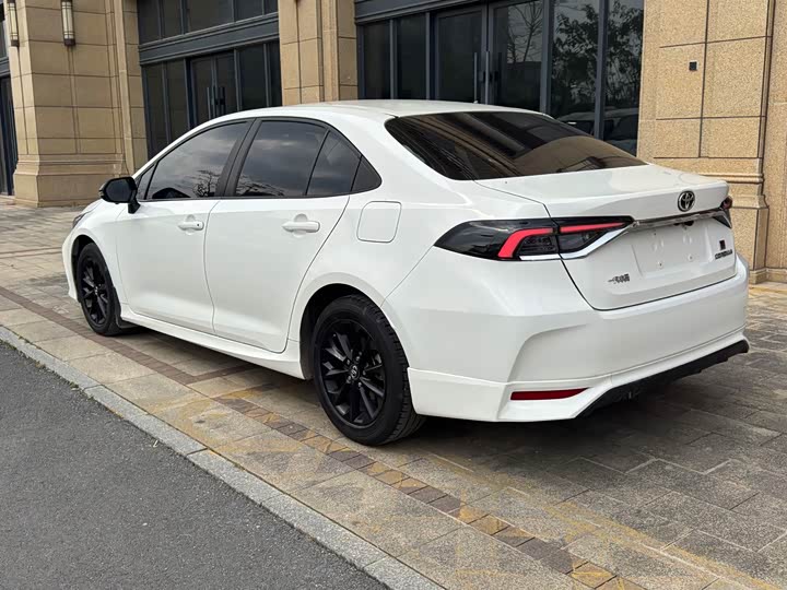 Фото 4 - Toyota Corolla