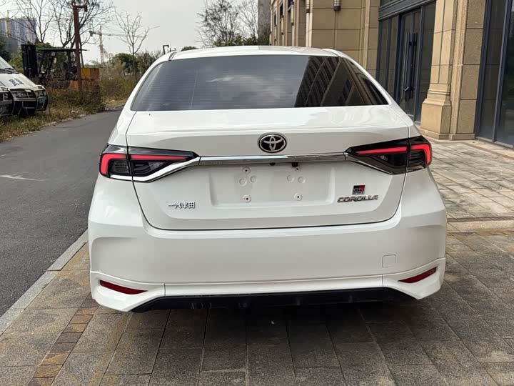 Фото 5 - Toyota Corolla