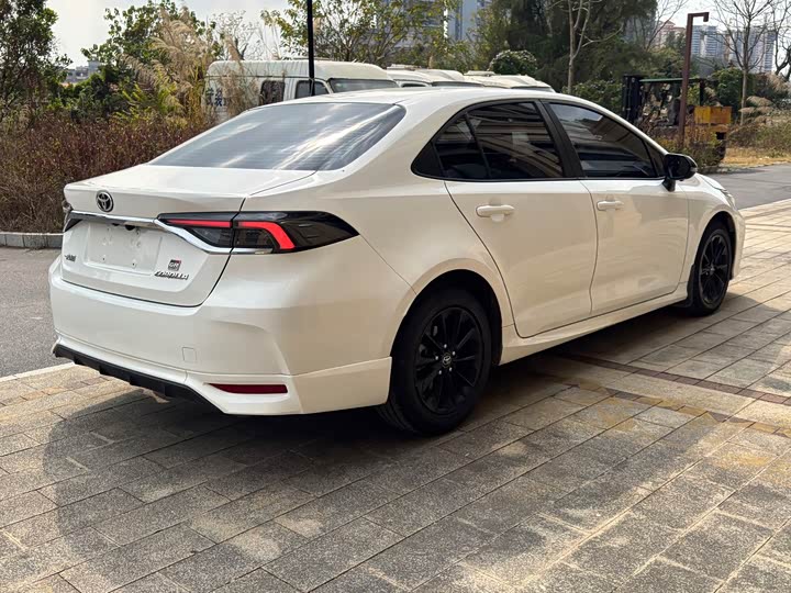 Фото 6 - Toyota Corolla