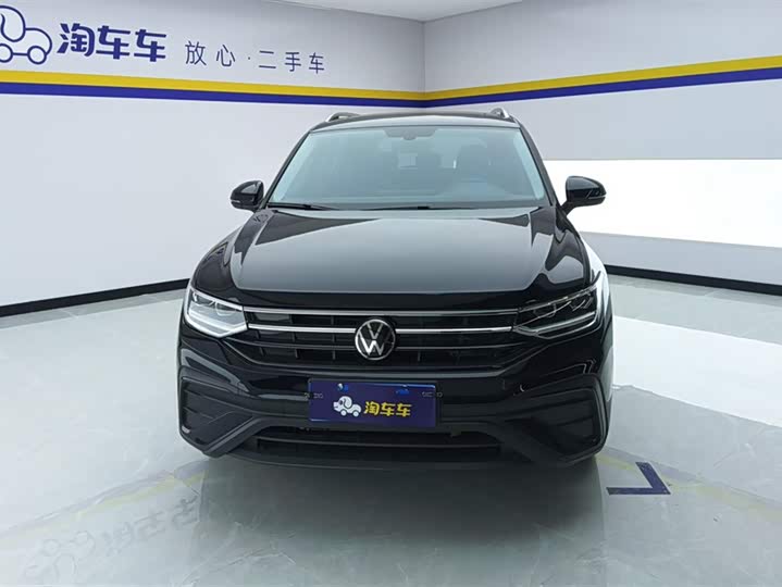 Фото 2 - Volkswagen Tiguan L Pro