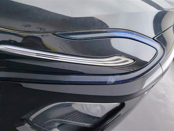 Фото 5 - Hongqi E-QM5