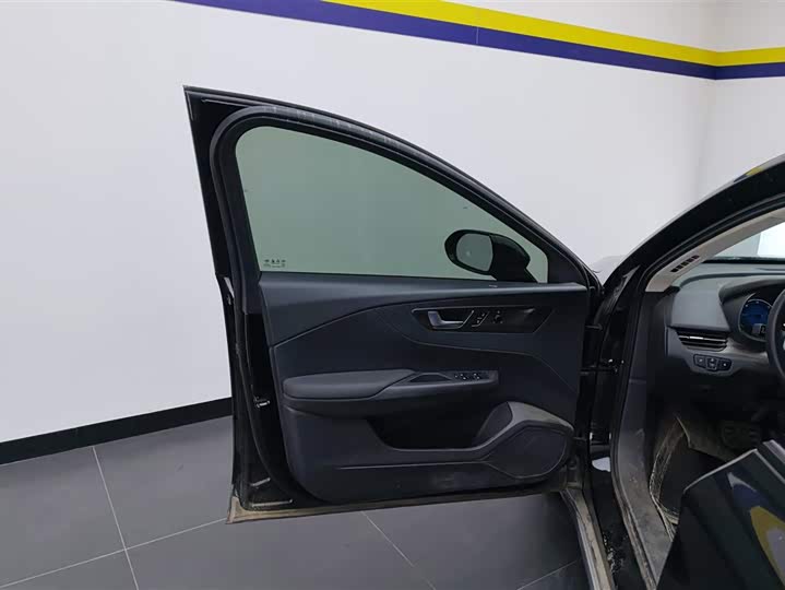 Фото 7 - Hongqi E-QM5