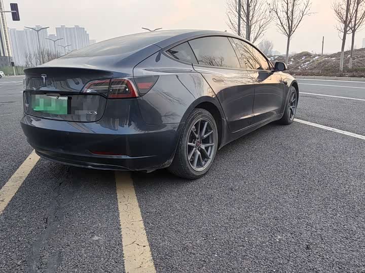 Фото 4 - Tesla Model 3