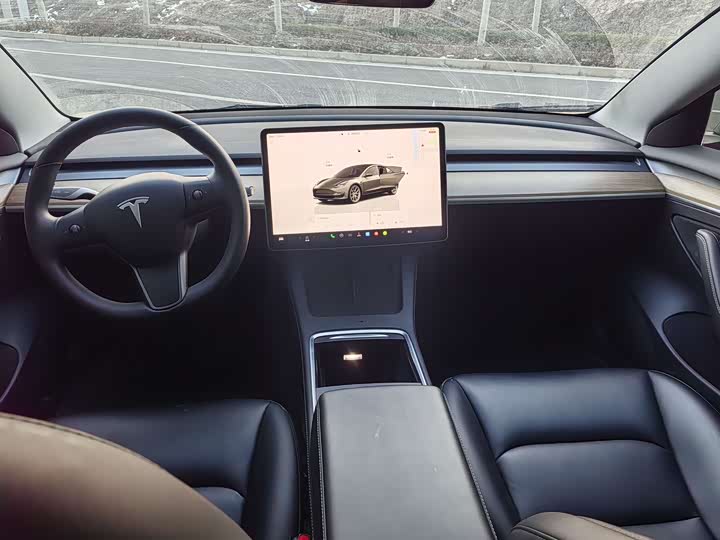 Фото 7 - Tesla Model 3