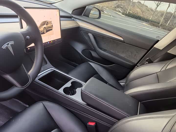 Фото 9 - Tesla Model 3