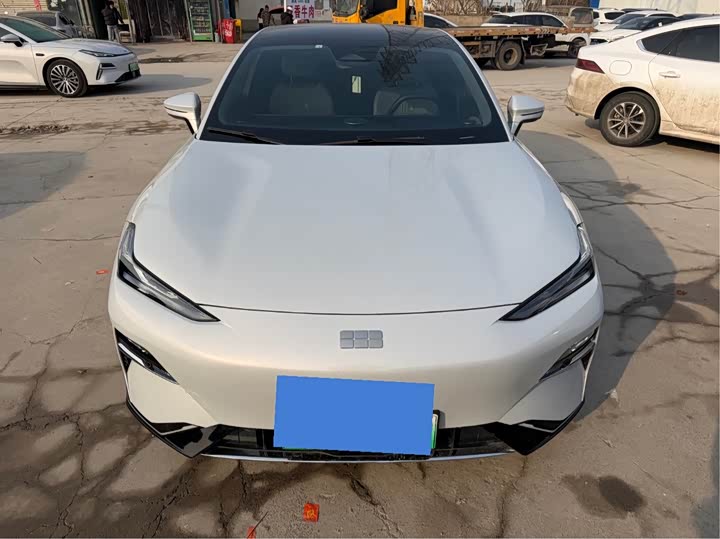 Фото 2 - Geely Galaxy E8