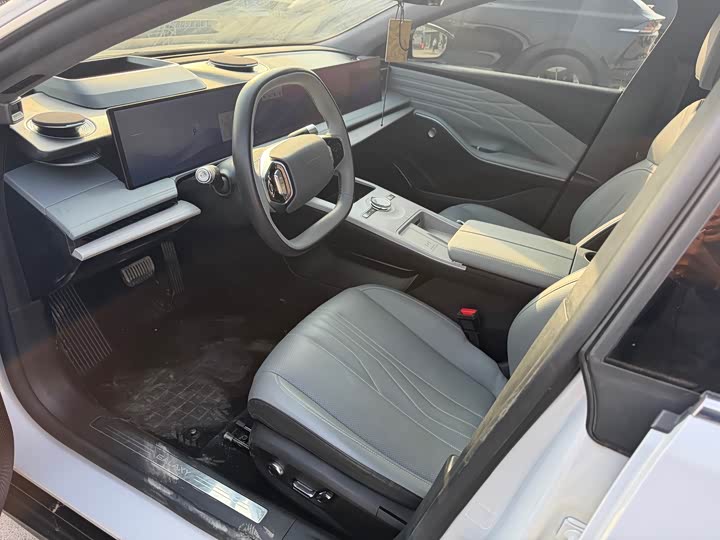 Фото 7 - Geely Galaxy E8