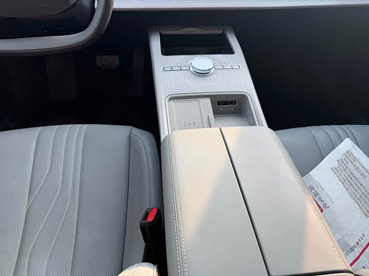 Фото 9 - Geely Galaxy E8