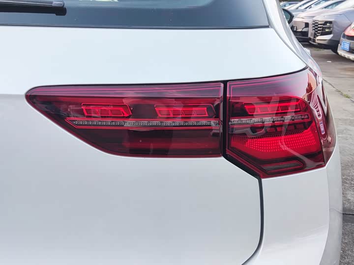 Фото 3 - Volkswagen Golf