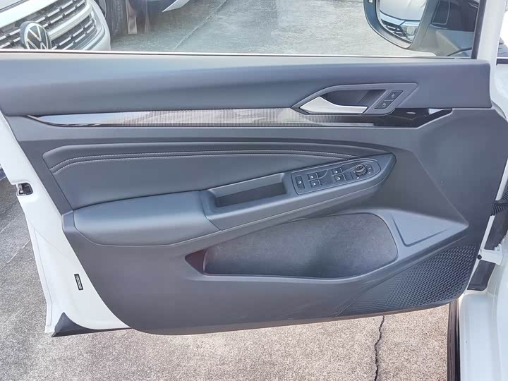 Фото 7 - Volkswagen Golf