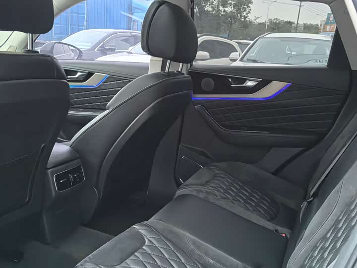 Фото 7 - Hongqi H5