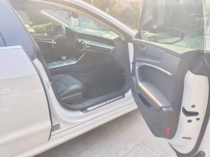 Фото 6 - Audi A7L