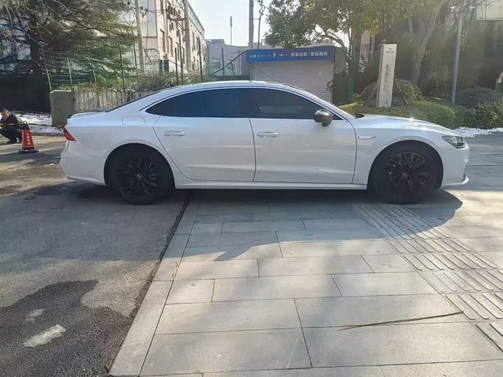 Фото 8 - Audi A7L