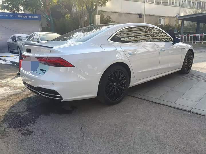 Фото 9 - Audi A7L