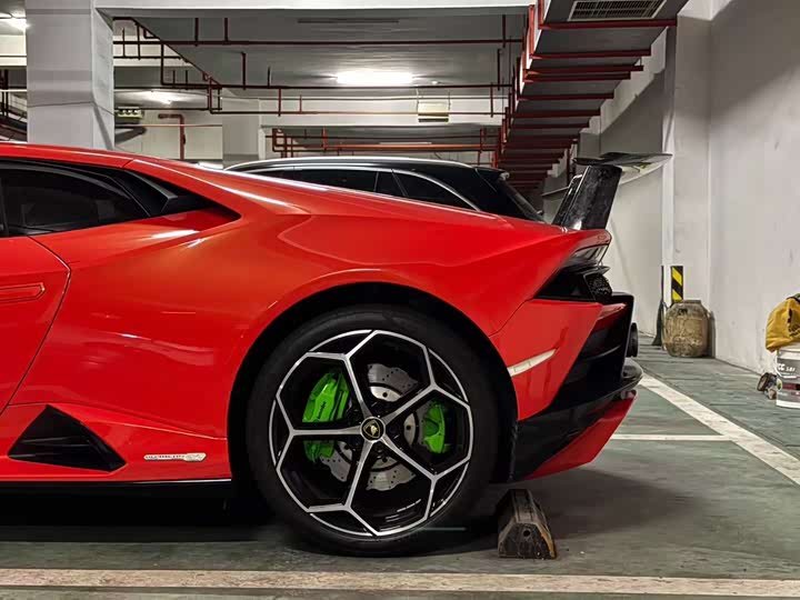 Фото 5 - Lamborghini Huracán