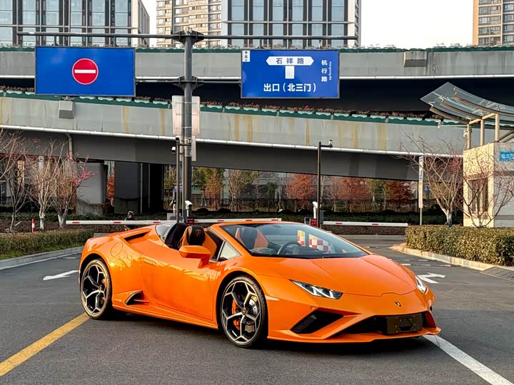 Фото 2 - Lamborghini Huracán