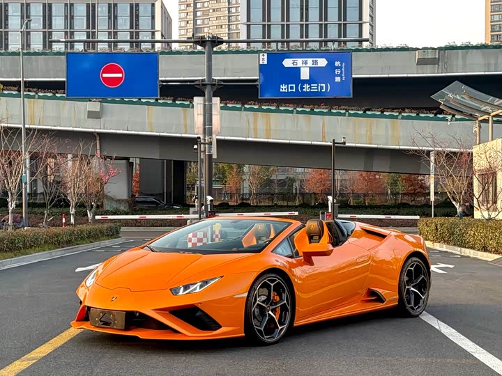 Фото 3 - Lamborghini Huracán