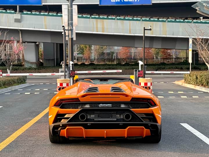 Фото 8 - Lamborghini Huracán