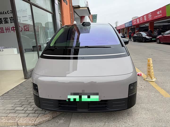 Фото 2 - LiXiang Mega