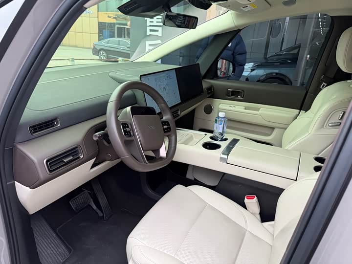 Фото 3 - LiXiang Mega